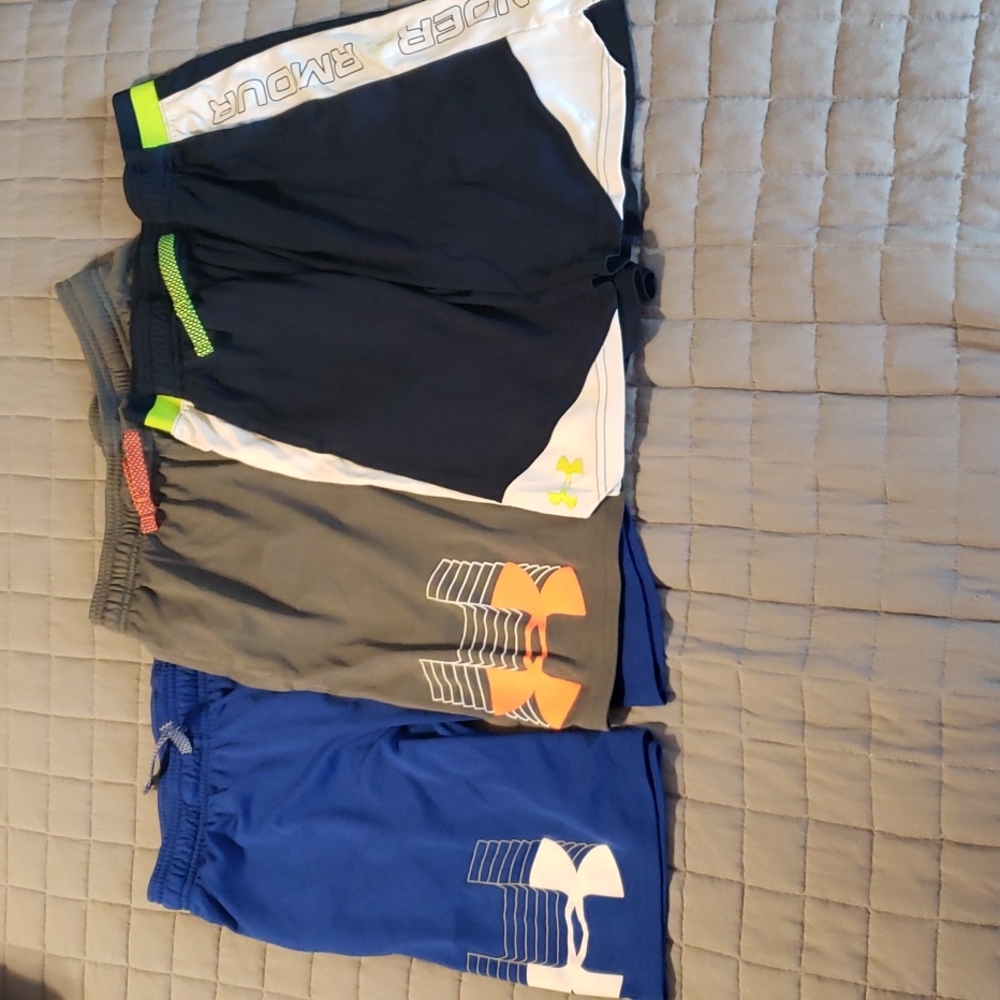 Under Armour boys shorts, size large